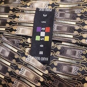 Hand-made 100% Pure Silk Mosaic Sophisticated Geometric Tie in Black and Gold